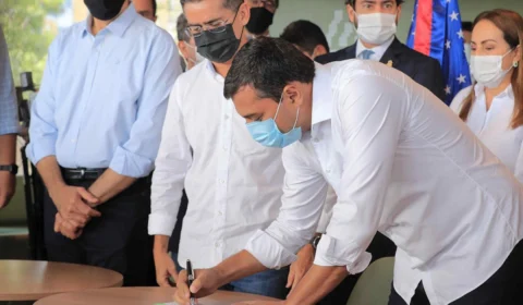 Wilson Lima e David Almeida assinam protocolo de intenções inédito no segmento de gás natural