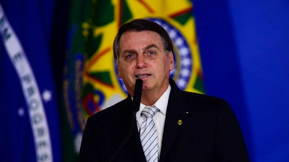 Durante solenidade, Bolsonaro substitui ministros e fala sobre o Regime Militar