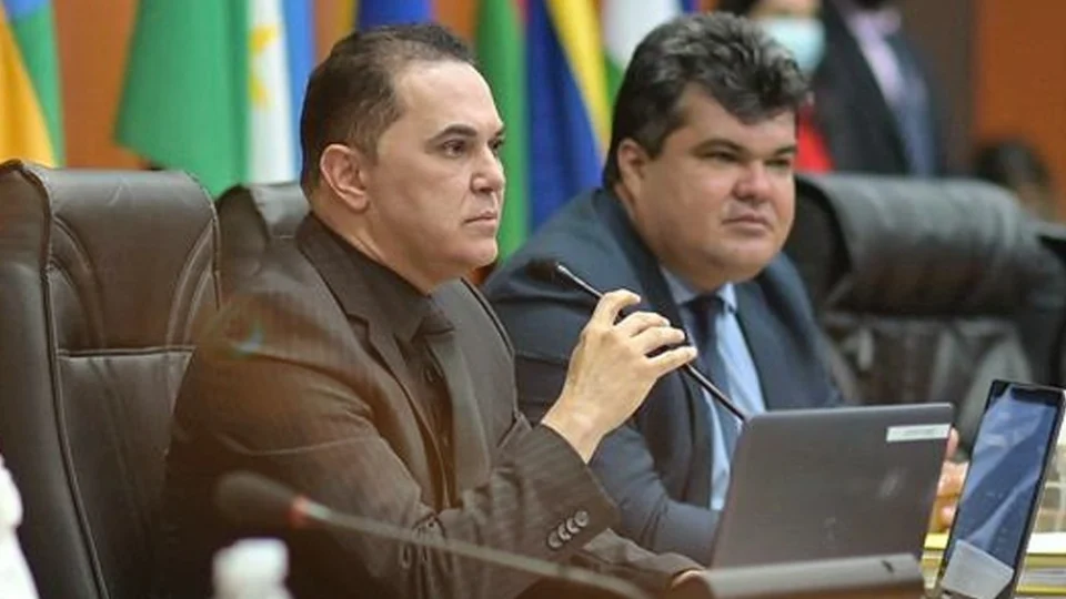 Jalser Renier volta ao comando da Assembleia Legislativa de Roraima