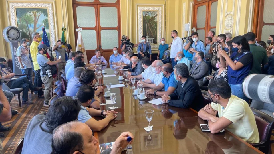 Governador e prefeito se reúnem para definir plano de defesa da zona Franca de Manaus