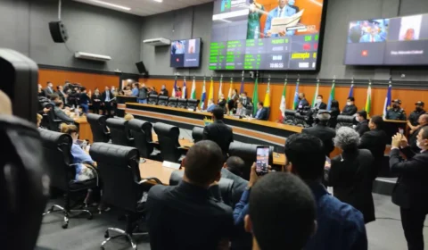 Jalser Renier tem mandato cassado em sessão extraordinária