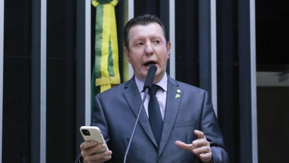 Proposta define piso de pensão alimentícia em 30% do salário mínimo