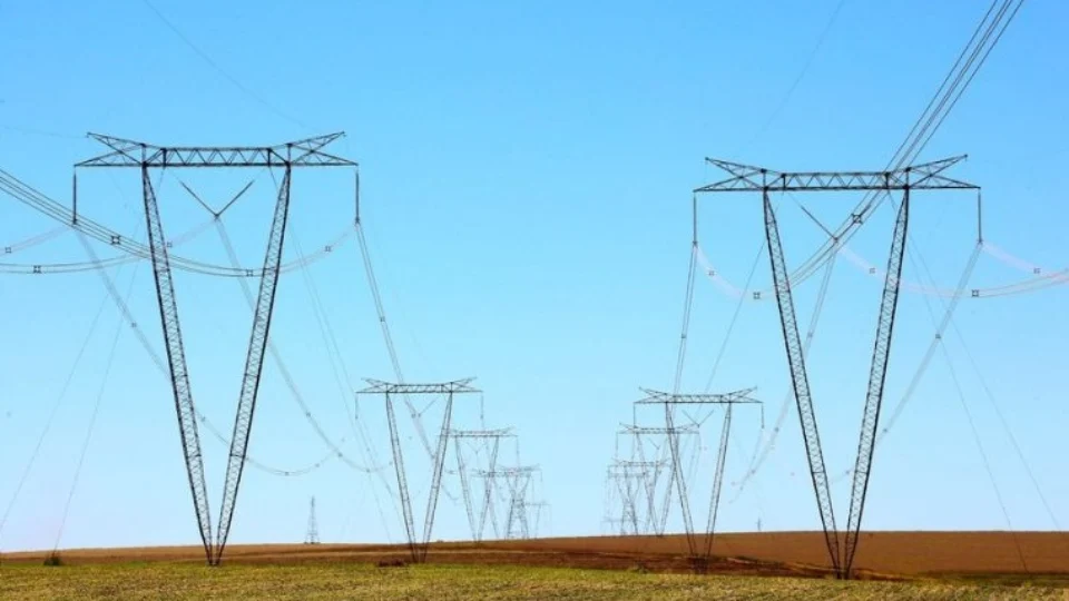 Projeto da Lei Marília Mendonça prevê sinalização de linhas aéreas de transmissão de energia