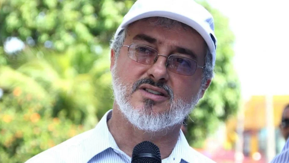 Ex-secretário de Arthur Neto é multado em R$ 53 mil pelo TCE-AM