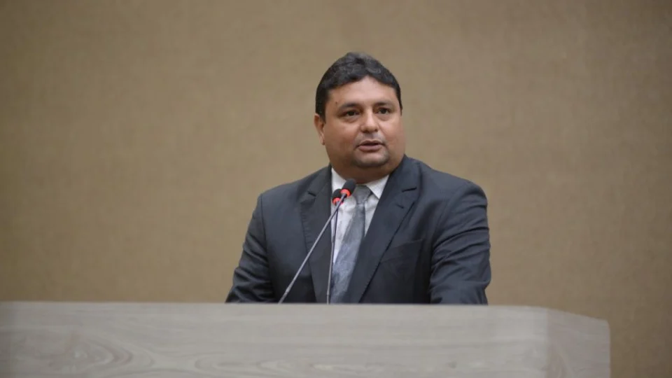 Após anúncio do Governo que desobriga o uso de máscara, Caio André pede fim das sessões híbridas na CMM