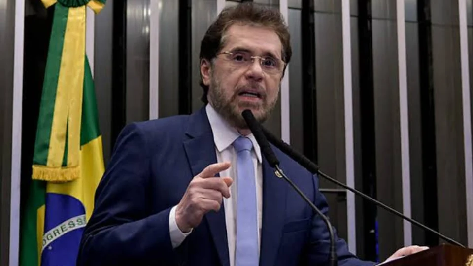 ‘O objetivo é vir para o governo. Nada mudou’, diz o senador Plínio Valério