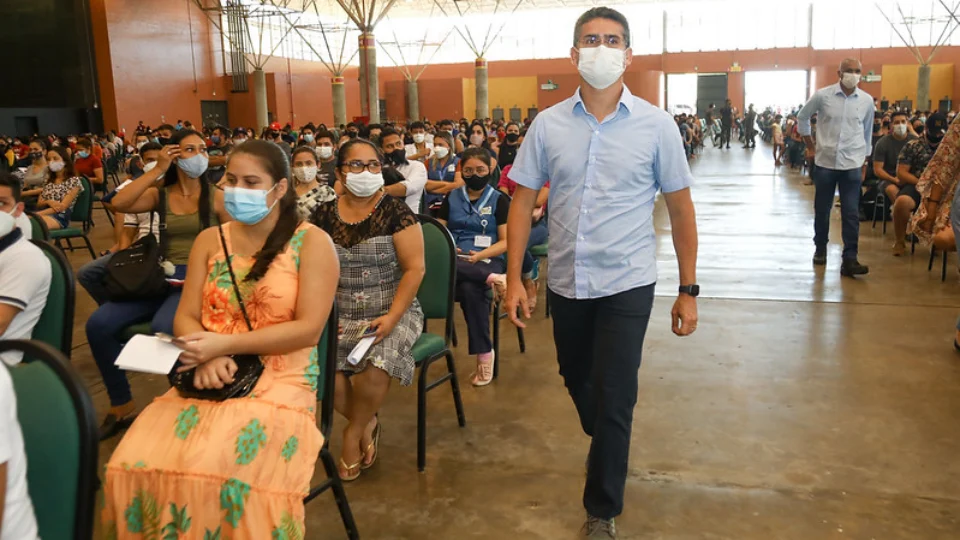 David Almeida anuncia fim da obrigatoriedade do uso de máscaras em locais abertos