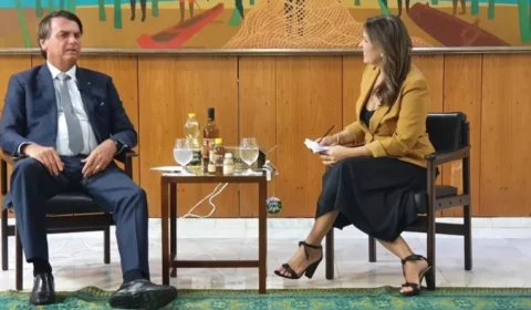 Em entrevista, Bolsonaro defende acolhimento de venezuelanos e critica governo de Maduro