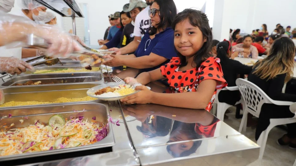Em Barreirinha, Wilson Lima inaugura quinto restaurante popular no interior do estado