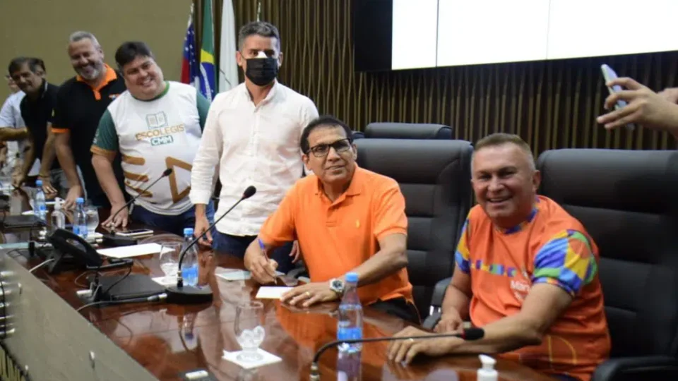 Sob as bênçãos de David Almeida, ex-deputado Miguel Carrate se filia ao Avante na Câmara de Manaus