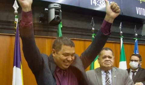Soldado Sampaio é eleito e volta à presidência da ALE-RR, após cassação de Jalser Renier