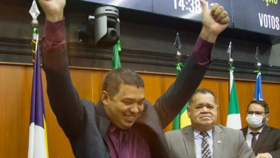 Soldado Sampaio é eleito e volta à presidência da ALE-RR, após cassação de Jalser Renier