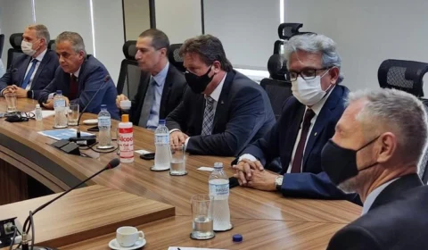 Pauderney Avelino trabalha pela alteração do decreto do IPI, em Brasília