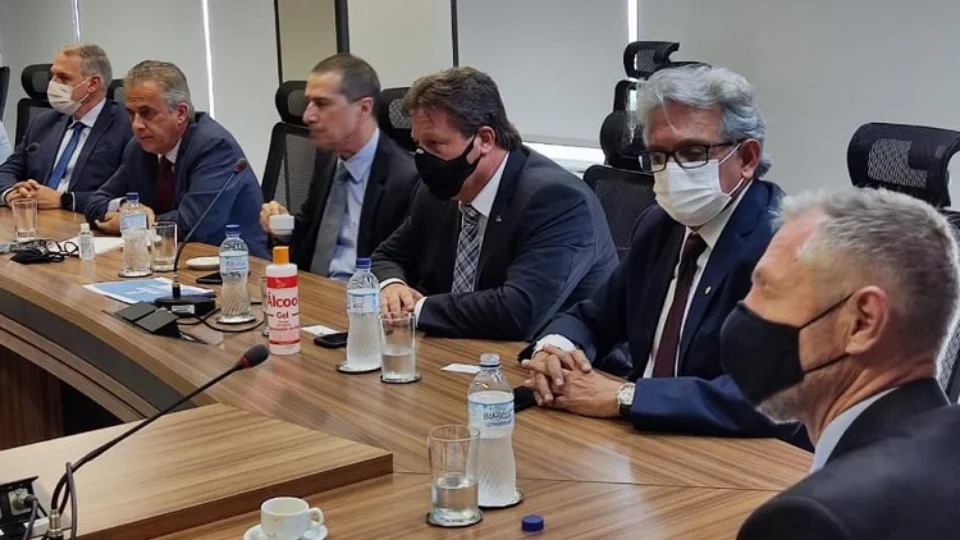 Pauderney Avelino trabalha pela alteração do decreto do IPI, em Brasília