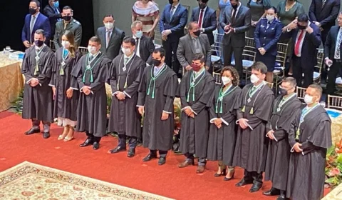 Ricardo Paiva é reconduzido ao cargo de defensor-geral em solenidade no Teatro Amazonas