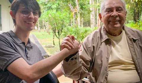 Sem festa e ao lado de Amom Mandel, Amazonino Mendes anuncia filiação ao Cidadania