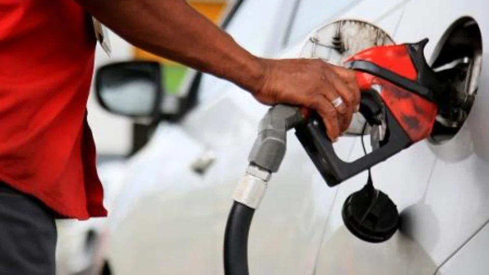 Petrobras anuncia redução de R$ 0,30 no preço do diesel