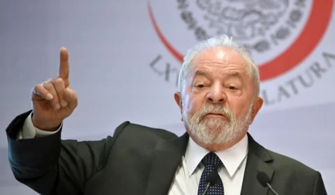 Bolsonaro foi estúpido ao dar indulto a Daniel Silveira, avalia Lula