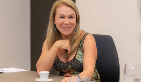 Empresa acusada de compra de perfis falsos teve contratos milionários com a Prefeitura na gestão de Teresa Surita