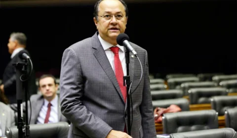 Pastor pede que fiéis deem pelo menos 50 mil votos a Silas Câmara