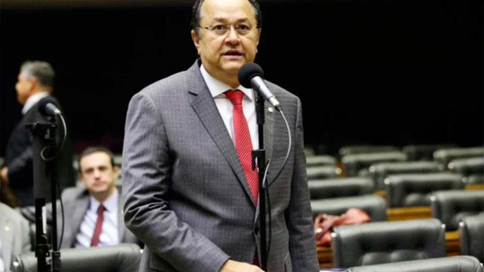 Pastor pede que fiéis deem pelo menos 50 mil votos a Silas Câmara