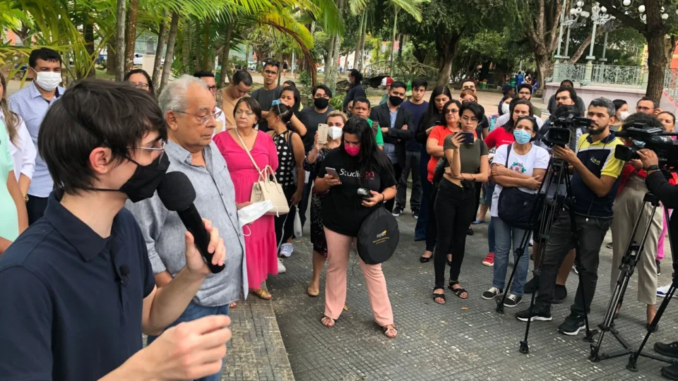 Amom segue os passos de Amazonino Mendes