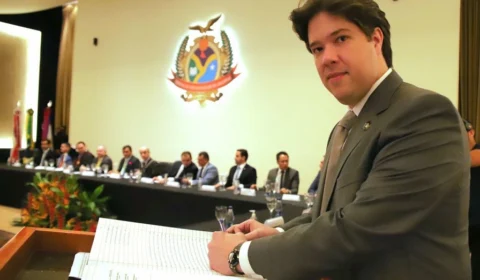 Conselheiro do TCE-AM suspende licitação da prefeitura de Coari