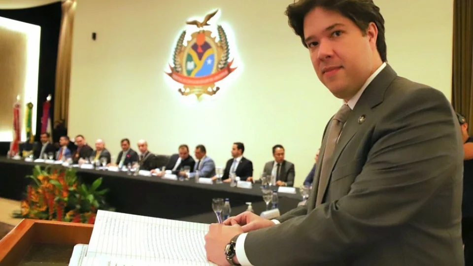 Conselheiro do TCE-AM suspende licitação da prefeitura de Coari