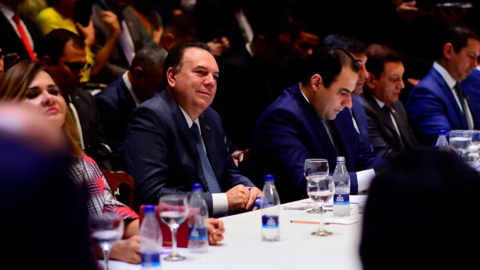 Jean Cleuter destaca defesa da ZFM e combate às fake news em discurso de posse