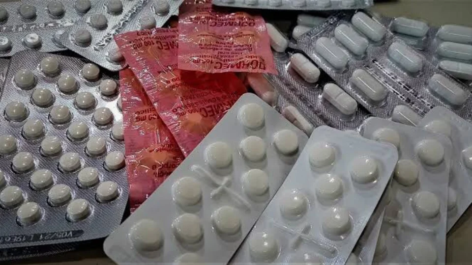 Projeto de Lei que obriga prefeitura a divulgar medicamentos disponíveis nas UBSs avança na Câmara de Manaus