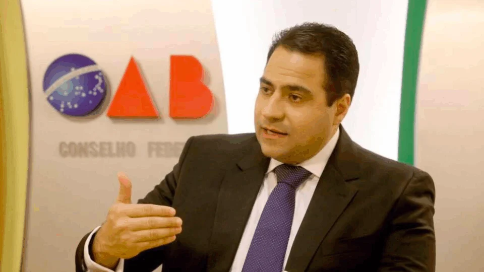 Beto Simonetti sai em defesa do advogado de Daniel Silveira