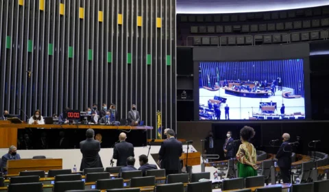 Câmara aprova MP com piso permanente de R$ 400 para Auxílio Brasil
