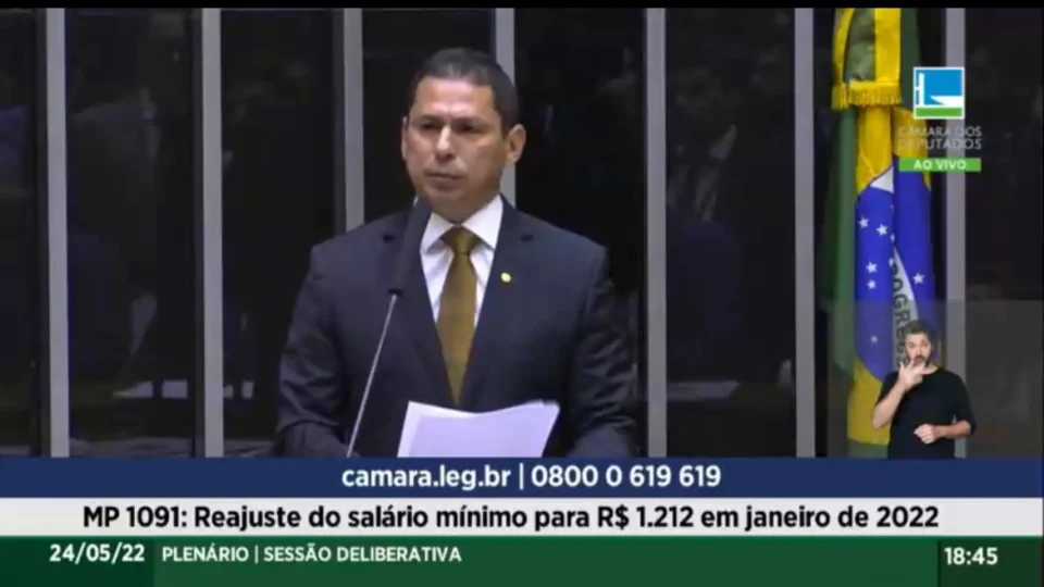‘Entre a cadeira da vice-presidência e o povo do Amazonas, eu escolhi o Amazonas’, diz Ramos em primeiro discurso após destituição