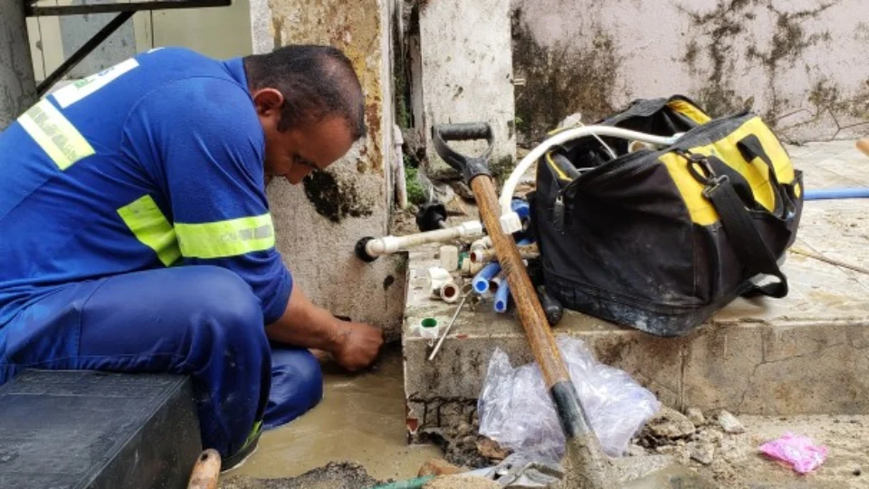 PL quer obrigar Águas de Manaus consertar ruas em até 48h após término de obras