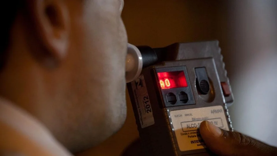 STF mantém punição para motorista que recusar bafômetro