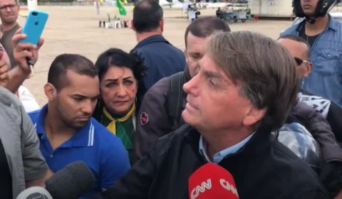 Bolsonaro diz que é preciso ter pena das pessoas que defendem o AI-5, adotado no governo militar