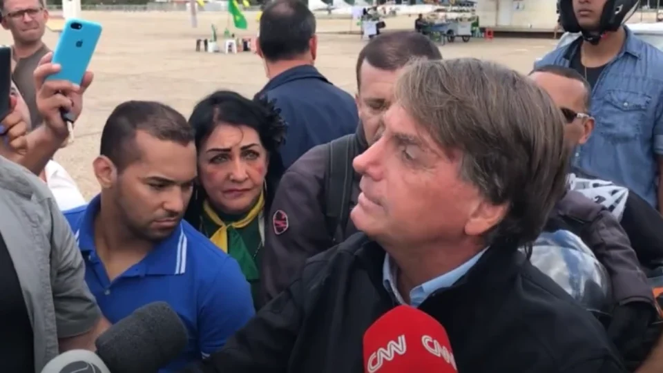 Bolsonaro diz que é preciso ter pena das pessoas que defendem o AI-5, adotado no governo militar