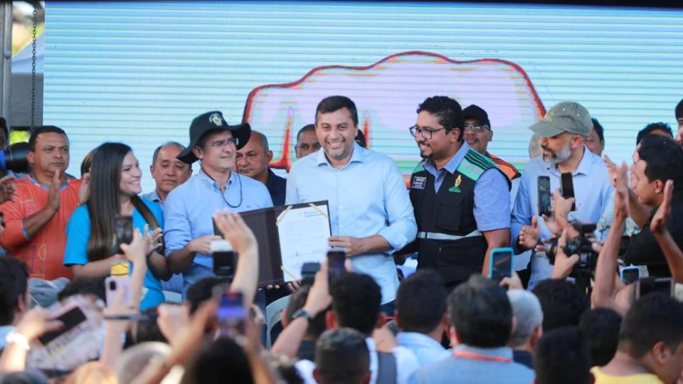 Wilson Lima e David Almeida dão ordem de serviço para reforma de duas feiras itinerantes