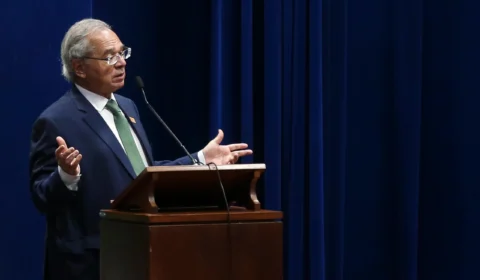 Em Davos, Guedes acusa França e Bélgica de atrasar entrada do Brasil na OCDE