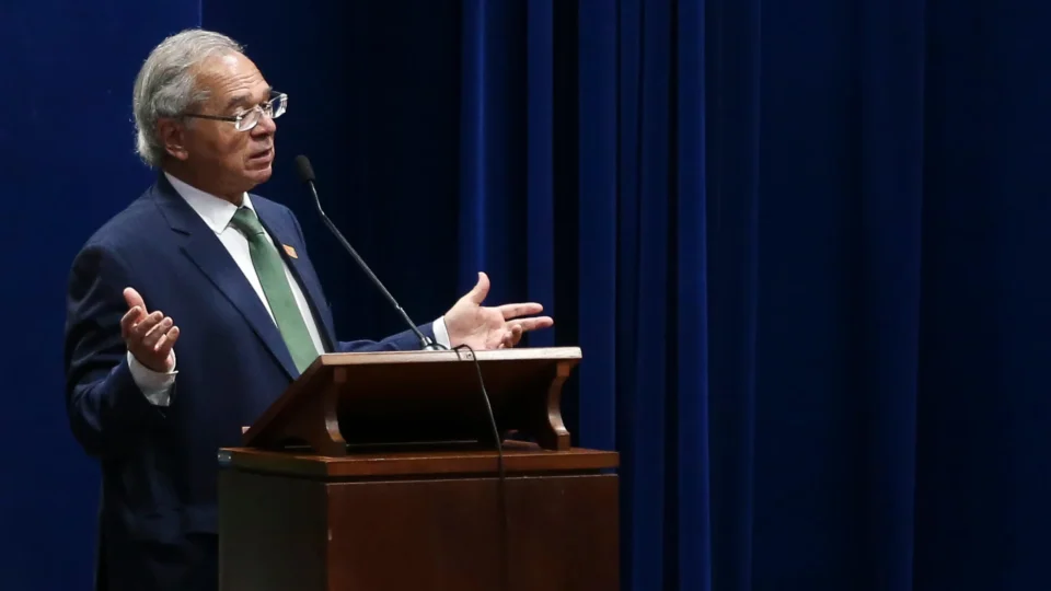 Em Davos, Guedes acusa França e Bélgica de atrasar entrada do Brasil na OCDE