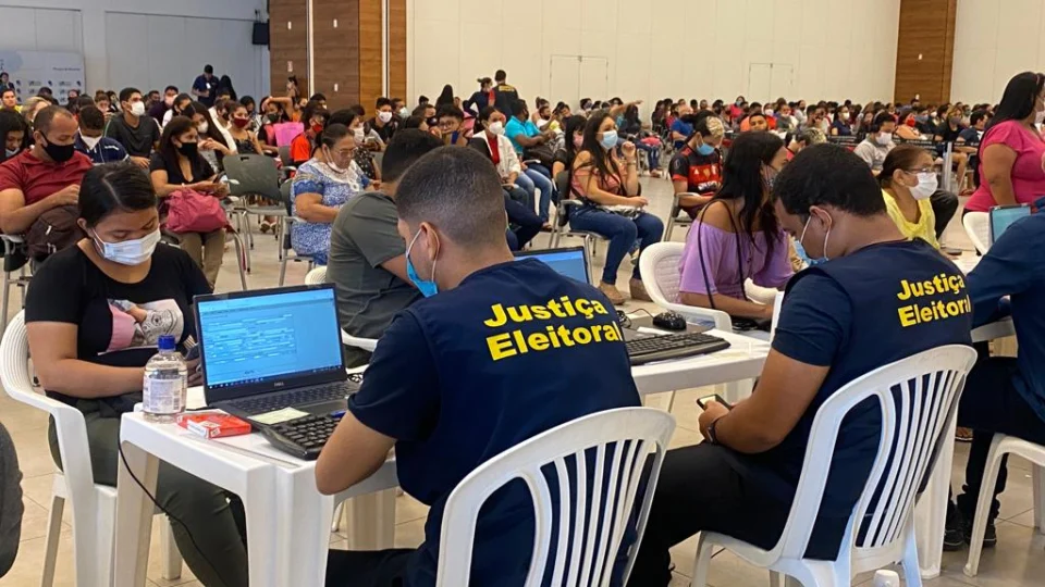 Instabilidade no sistema do TSE prejudica regularização e emissão do título, em Manaus