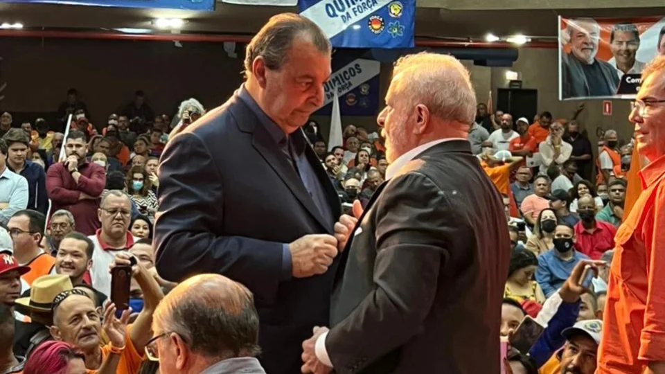 Antes de decisão oficial do PSD, Omar Aziz fecha apoio a Lula