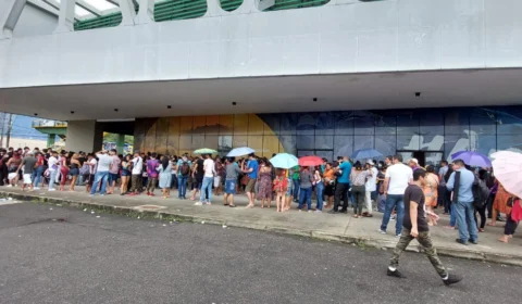 Último dia para regularização eleitoral gera fila quilométrica no Vasco Vasques