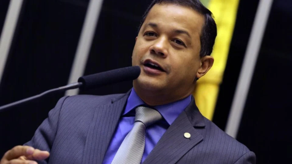 Projeto de Delegado Pablo que prevê agravante em crime de abuso de autoridade contra policiais é aprovado