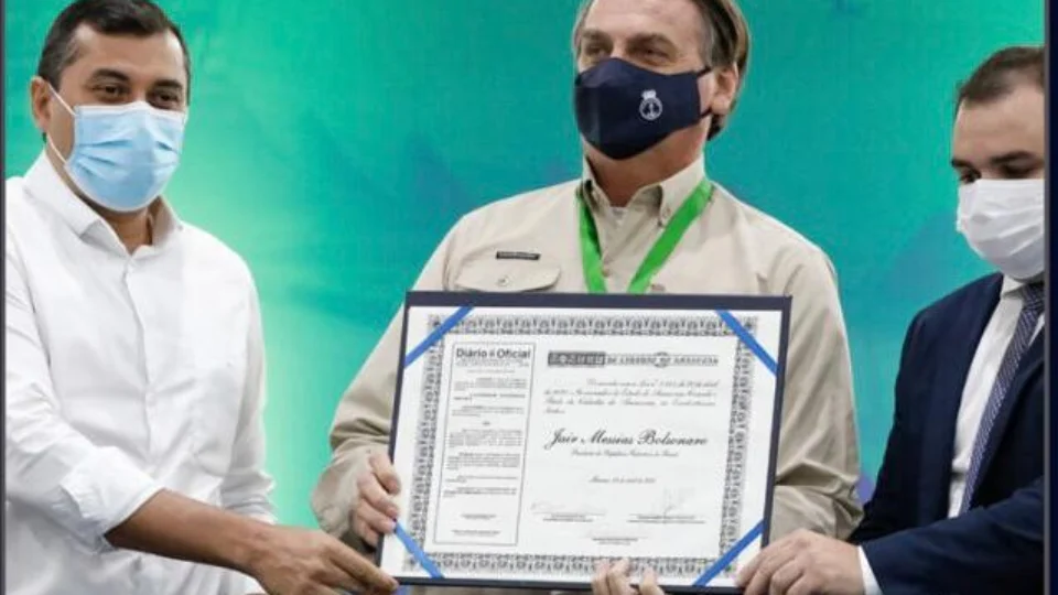 Grupo de policiais pede revogação do Título de Cidadão Amazonense de Bolsonaro