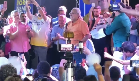 Após criticar ex-líderes, Melo volta aos braços de Amazonino