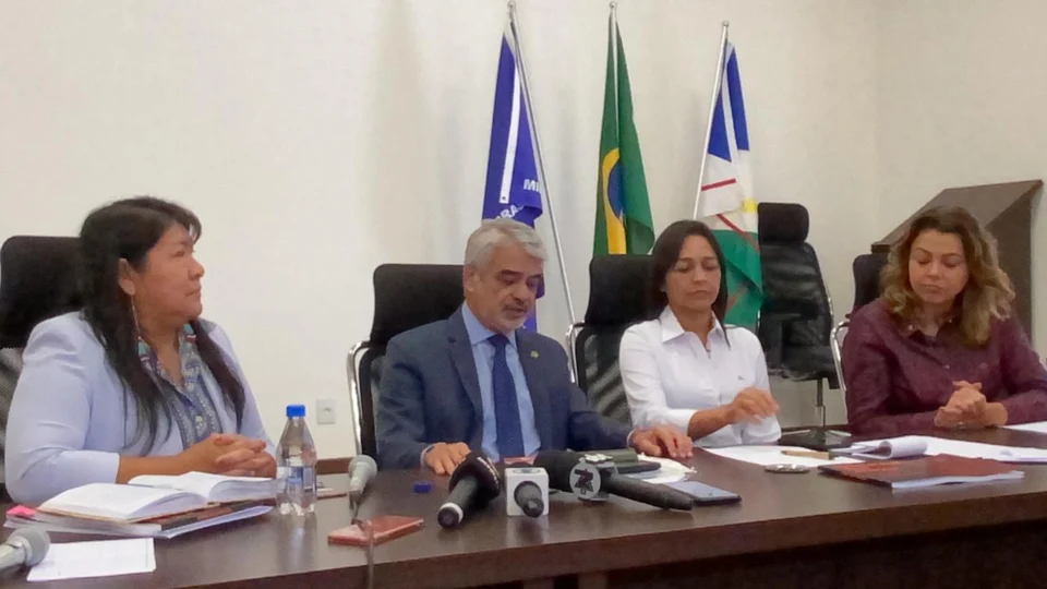 Comissão da Câmara e Senado reúne com órgãos para investigar violações em terras indígenas