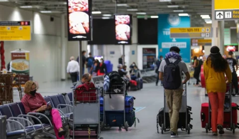 Senado aprova volta do despacho gratuito de bagagem