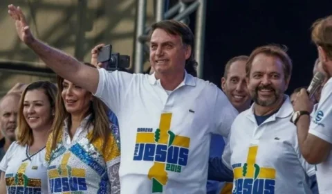 ‘Só Deus me tira daquela cadeira’, diz Bolsonaro durante participação em Marcha para Jesus