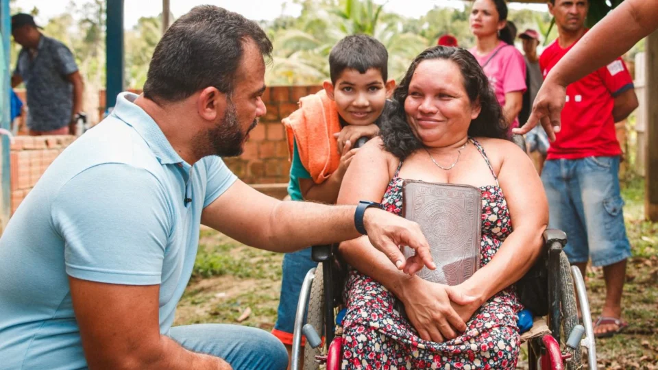 Pré-candidato a deputado estadual, Dr. Mike visita ramais em Presidente Figueiredo